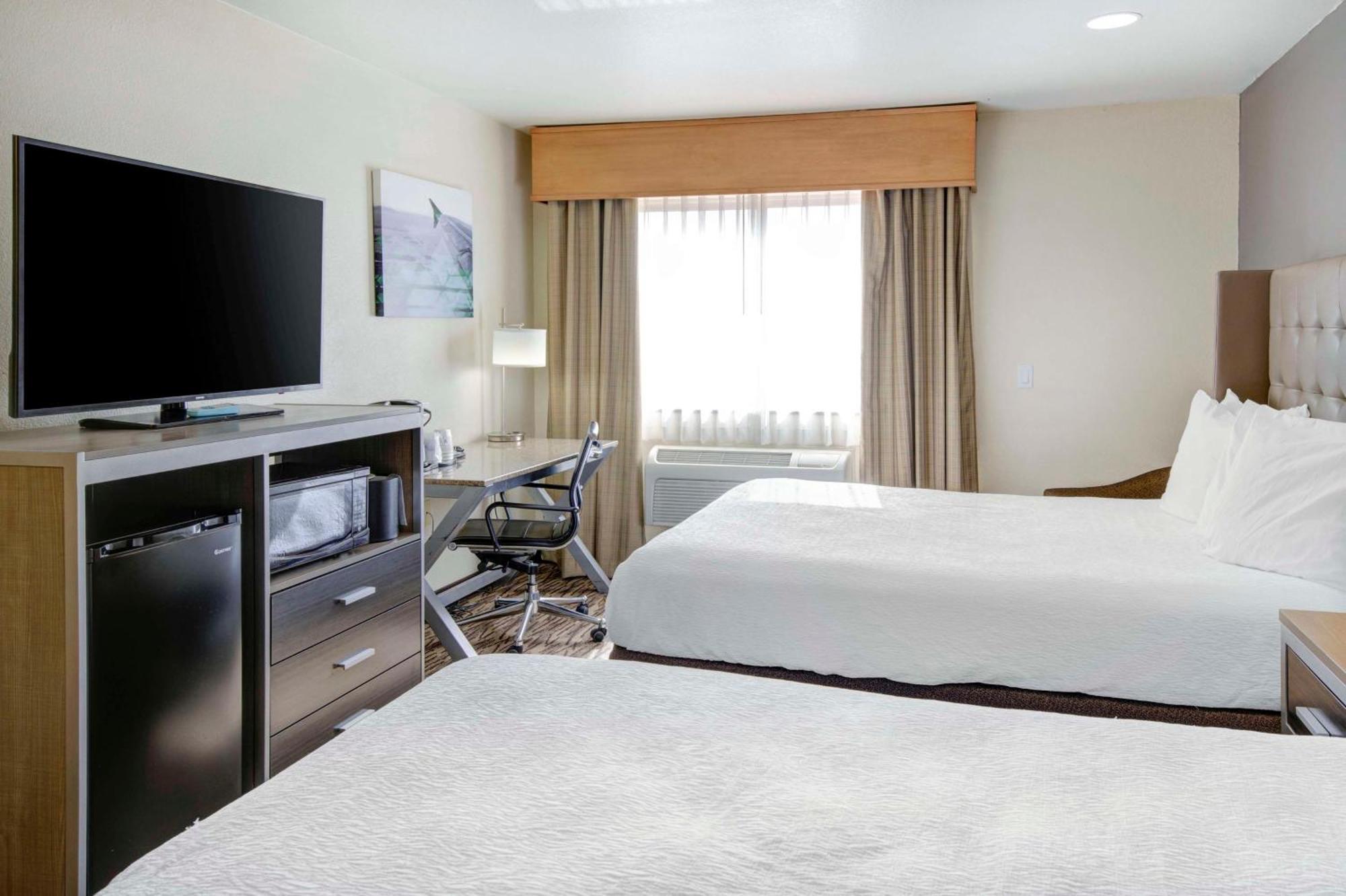 איירוויי הייטס Best Western Plus Peppertree Airport Inn מראה חיצוני תמונה