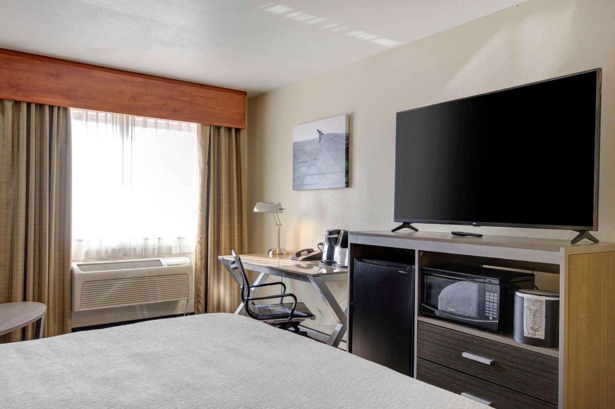 איירוויי הייטס Best Western Plus Peppertree Airport Inn מראה חיצוני תמונה